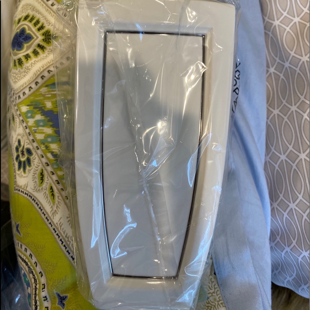 Lenox Medium Vase Solitaire White